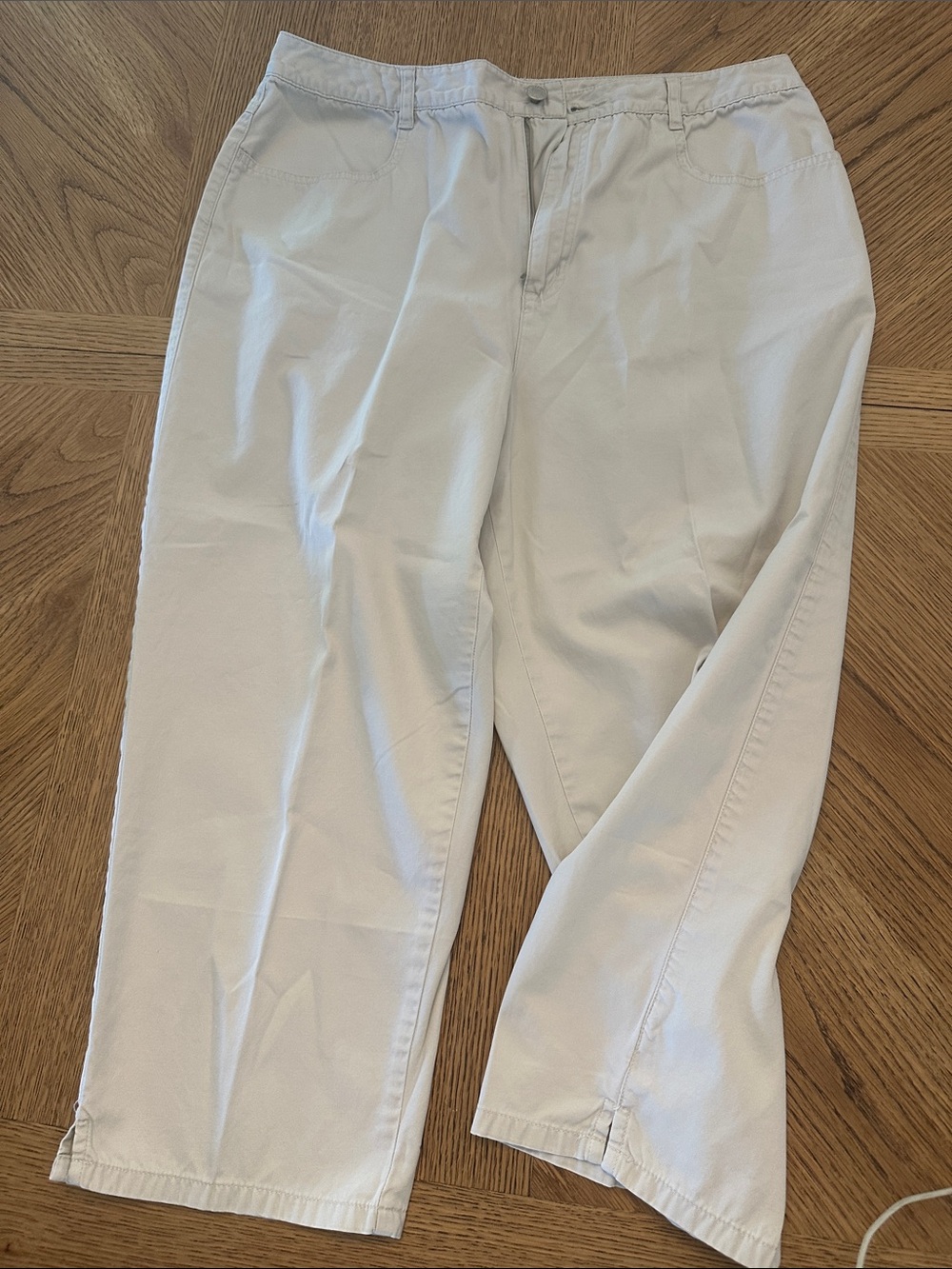 Geoffrey Beene Women's Light Cream Capris